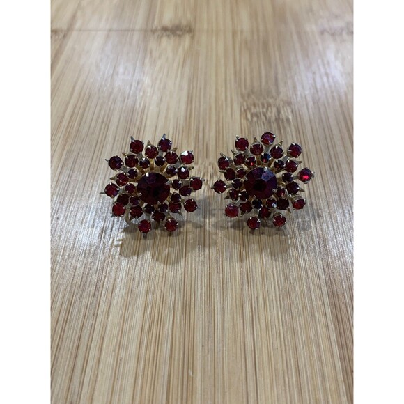 Red Starburst Coro Screw Back Earrings Vintage Gold-Tone Costume Jewelry - Picture 1 of 5